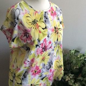 Women’s TanJay, short sleeved top, size Large.